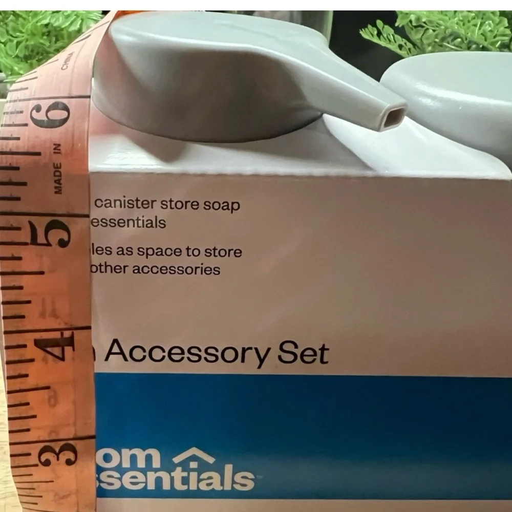 Room Essentials Silver Bath Accessory Set - Picture 6 of 8